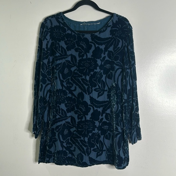 slik lore Tops - Silk lore teal black burnout blouse side slits size medium